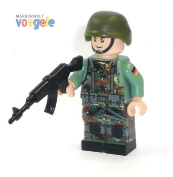 Custom Figure German Bundeswehr Soldier with Gun made of LEGO bricks