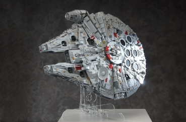 FiguFram stand for your LEGO Millennium Falcon 75192