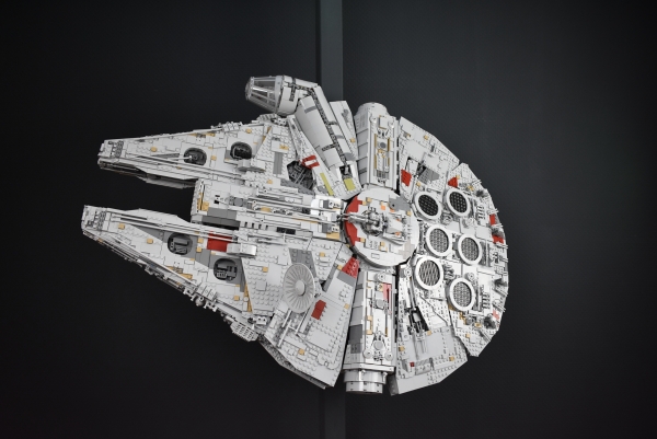 FalconHolder® die Halterung für LEGO Millennium Falcon Star Wars Set 75192 03004 