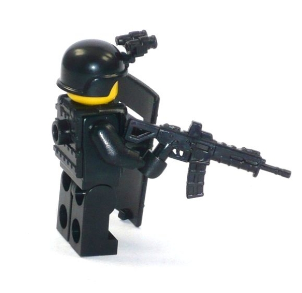 Custom Figure SWAT soldier with CombatBrick weapen and much accessories made of LEGO bricks